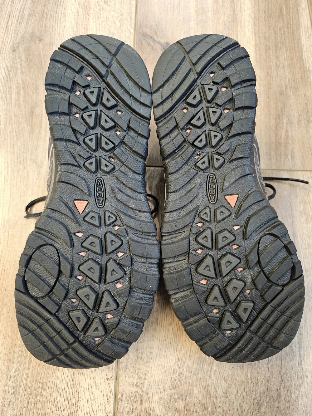 KEEN Women's Waterproof Hilimg Shoes - Size 8 - Picture 6 of 9
